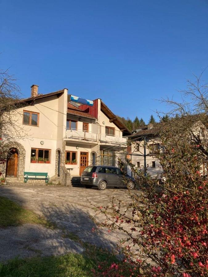 Самостоятелни Стаи В Къща За Гости Балкан Ribarica Esterno foto